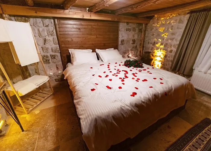 Crassula Cave Kapadokya Nar